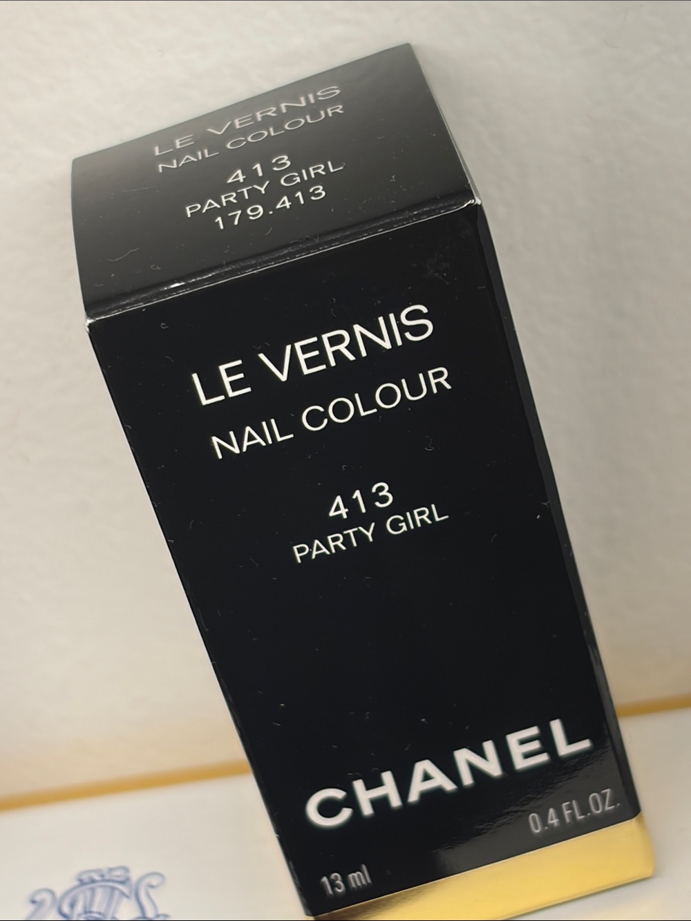 CHANEL Nail 413 Party Girl Limited Edition Chanel Le Vernis Party Girl Pink - Picture 3 of 7